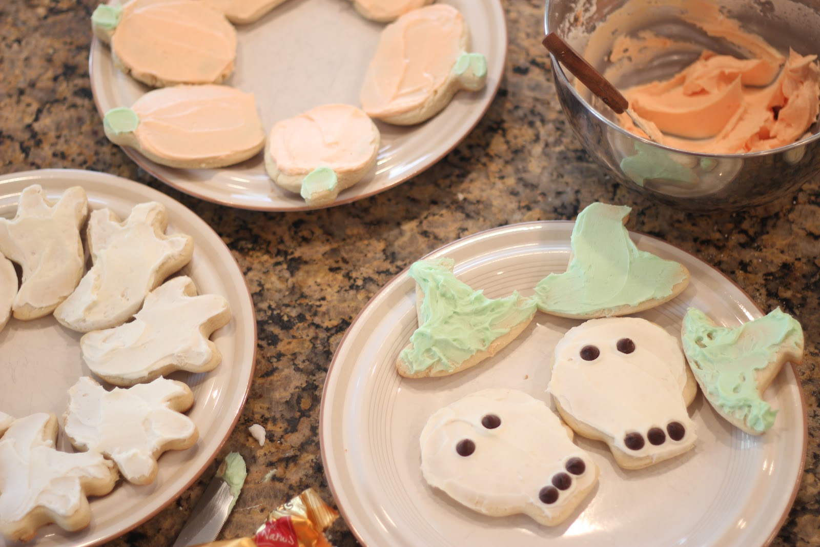 do it yourself divas Halloween Sugar Cookies with Almond Vanilla Frosting