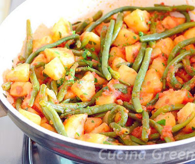 FAGIOLINI E PATATE AL POMODORO