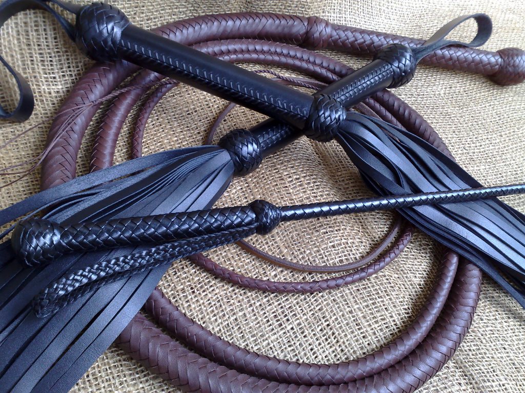 Флоггер Marcus с кружевной ручкой, пурпурный 715003 - TOYFA - Плети/Кнуты - Купить