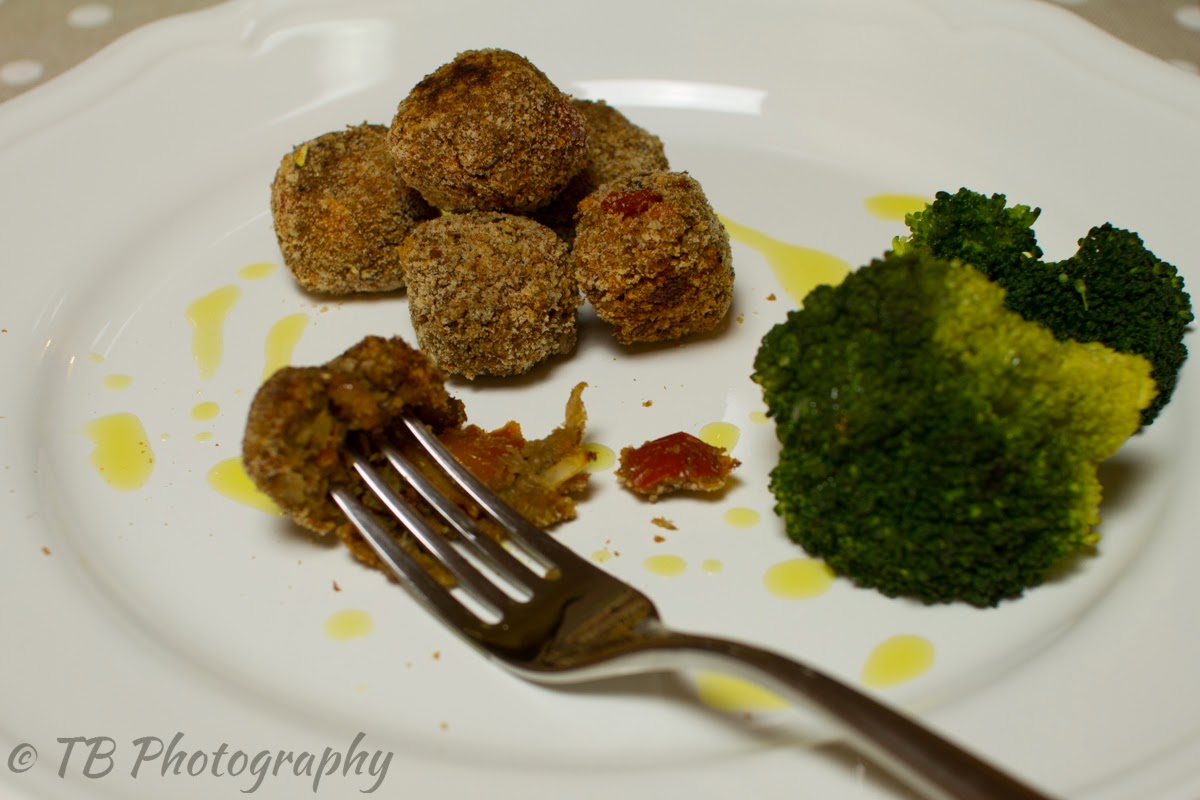 Polpette di lenticchie e pomodori secchi al forno