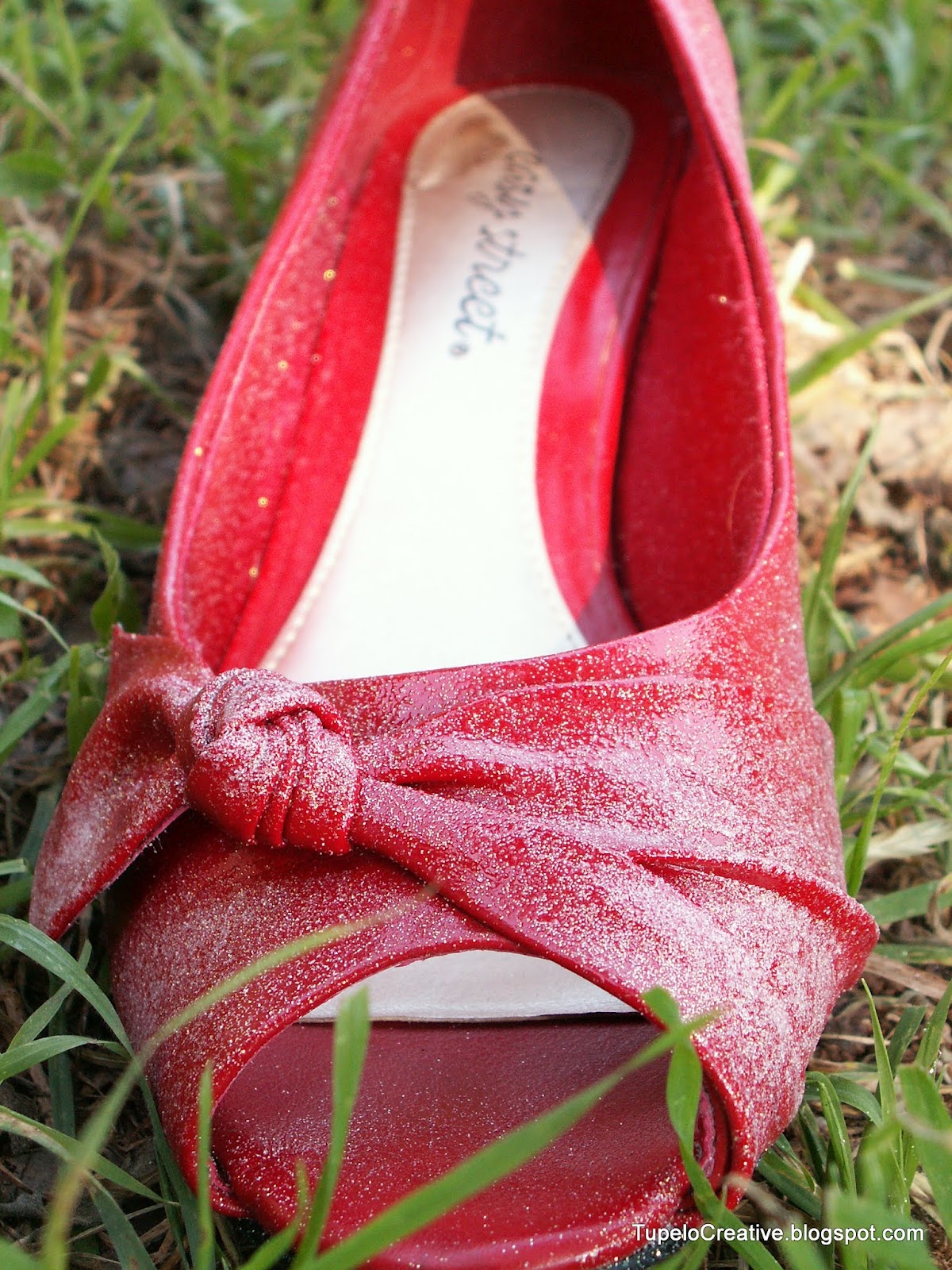 Tupelo Creative Glitter Spray Paint!!!