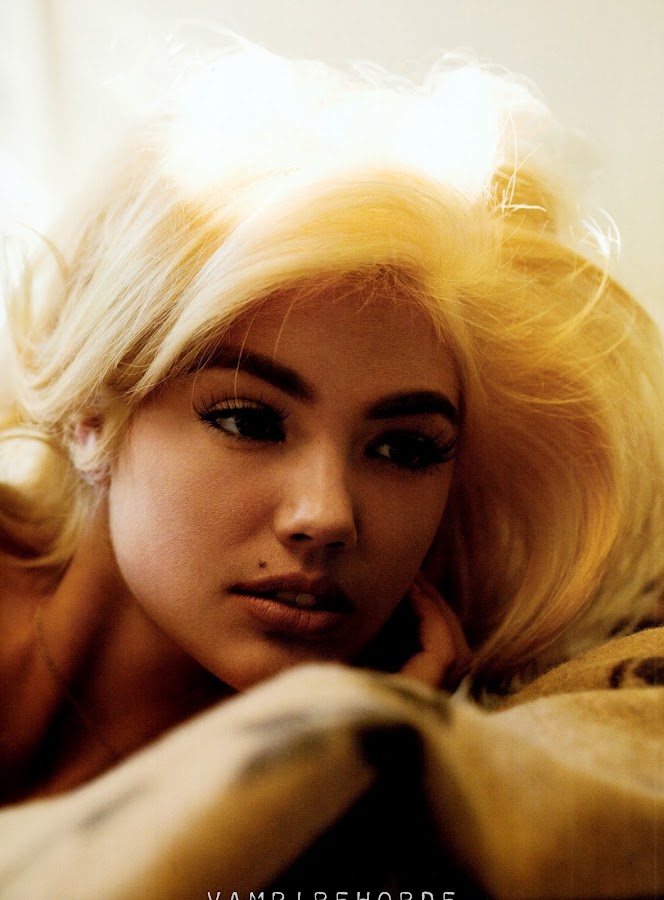 Kate-Upton-as-Marilyn-Monroe-in-Magazine-Italy-2012-01