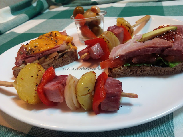 Paletilla Asada En Brocheta Tosta Fría Y Tosta Caliente
