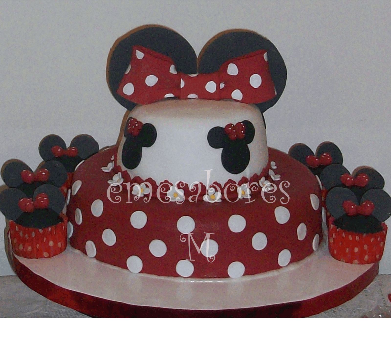 Tortas de Minnie en rojo - Imagui