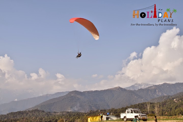Some other paragliders near landing Some other paragliders near landing