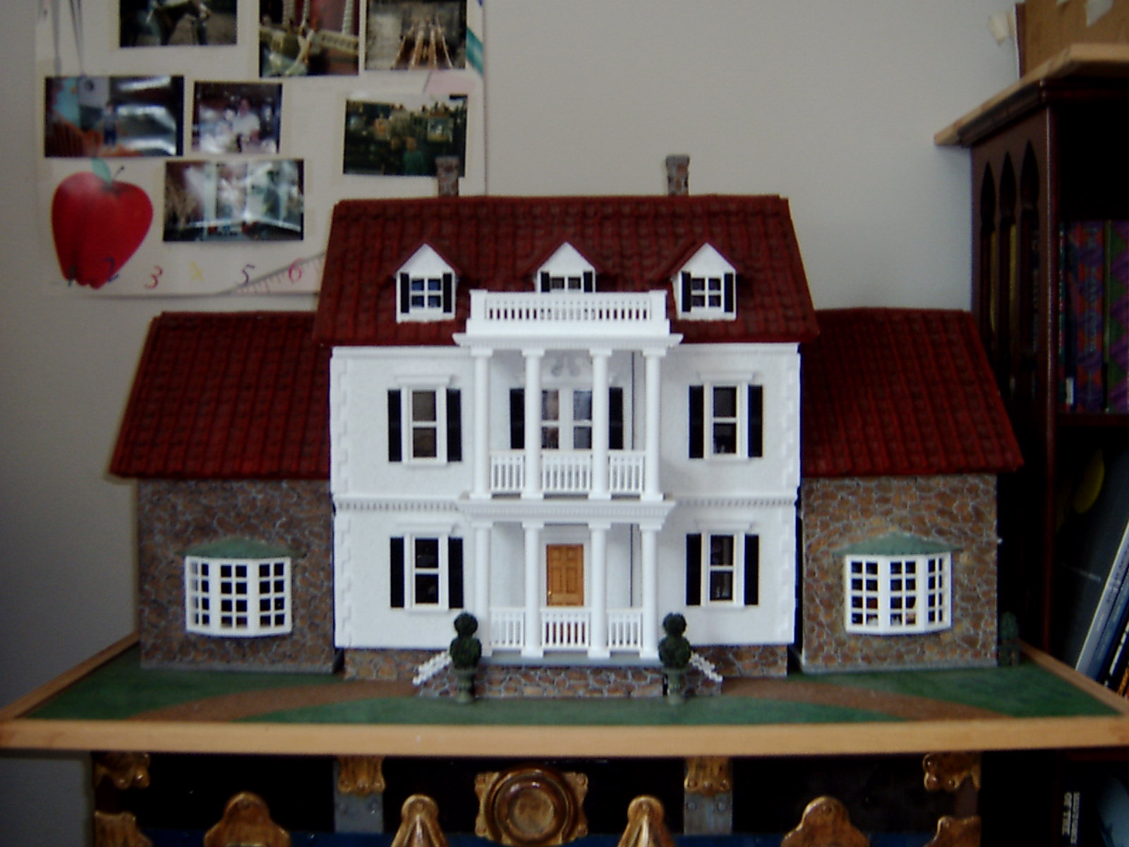 Diane's Houses 1/2 scale dollhouse