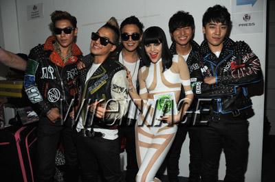 [Pics] BB en el backstage de los MTV EMA 2011 con celebridades Bigbang-jessie+james+2
