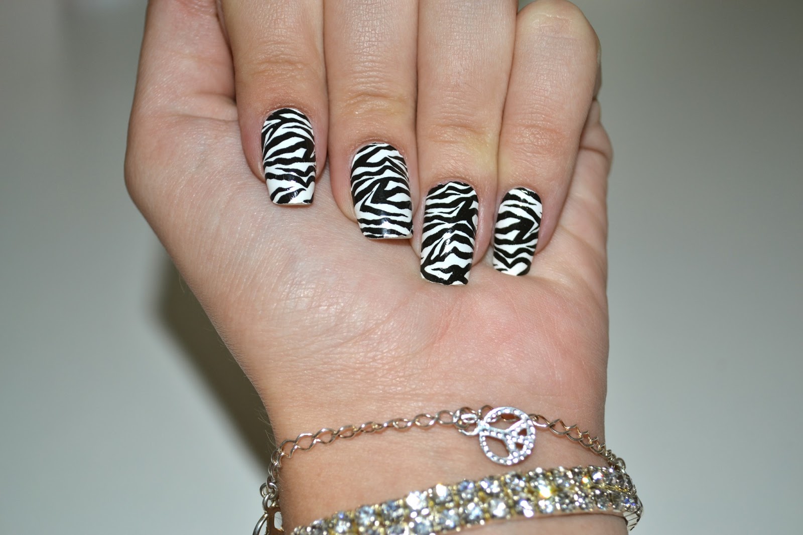 Menina Se Maquiando ! Inspiraç u00e3o UNHAS Artesanato Brasileiro Em Sp ~ Menina Se Maquiando ! Inspiraç u00e3o UNHAS