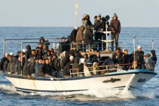 Αποκλειστικό: «Συναγερμός» στη Σκύρο για σκάφος που μεταφέρει 30 λαθρομετανάστες