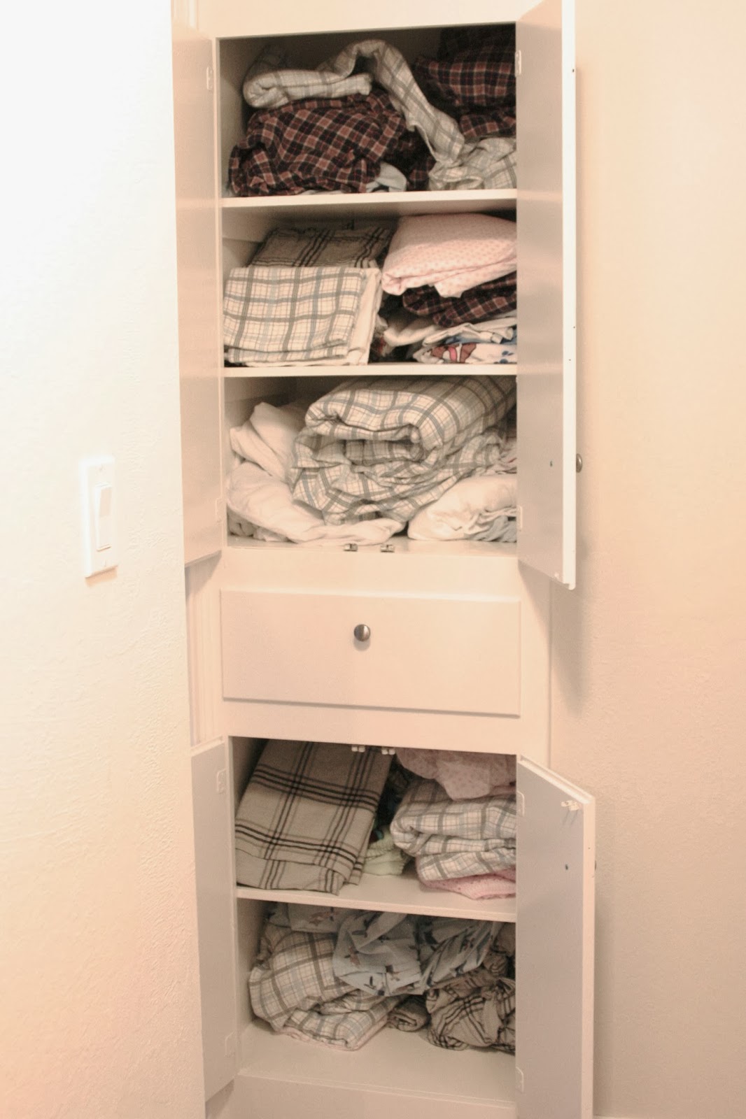 IHeart Organizing: Organized Linen Closet