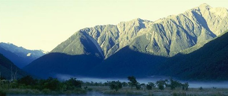 Pemandangan Gunung yang Indah