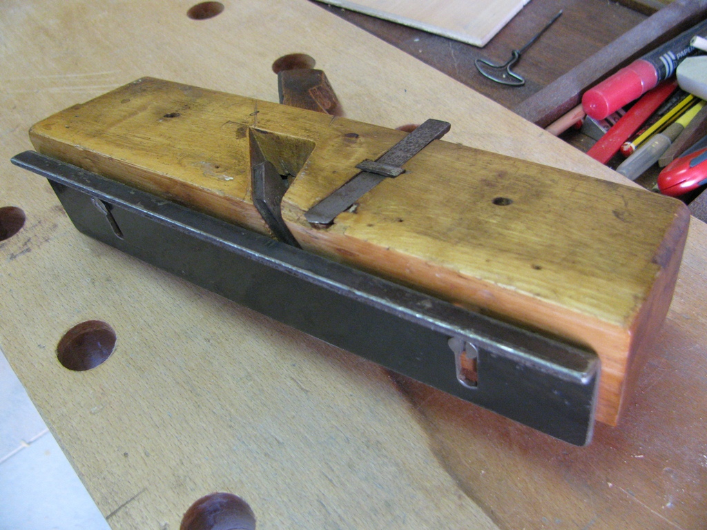 Woodworking by Hand Dovetail Plane