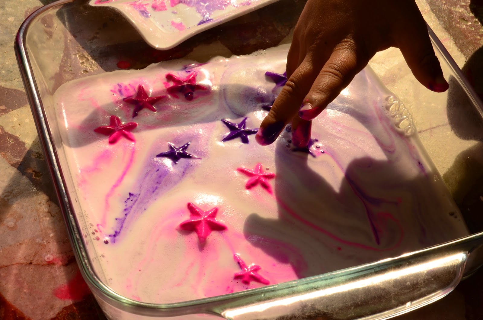 Practical Mom Fizzy Hearts & Stars Baking Soda & Vinegar Experiment!