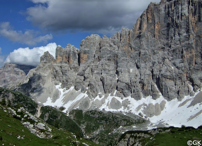 Blick vom Coldai-See auf die Westwand der Civetta