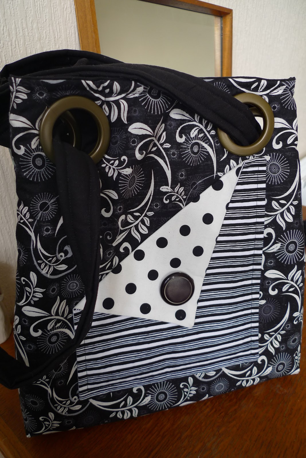 How To Be A Crafty Vegan Grommet Bag Completed!