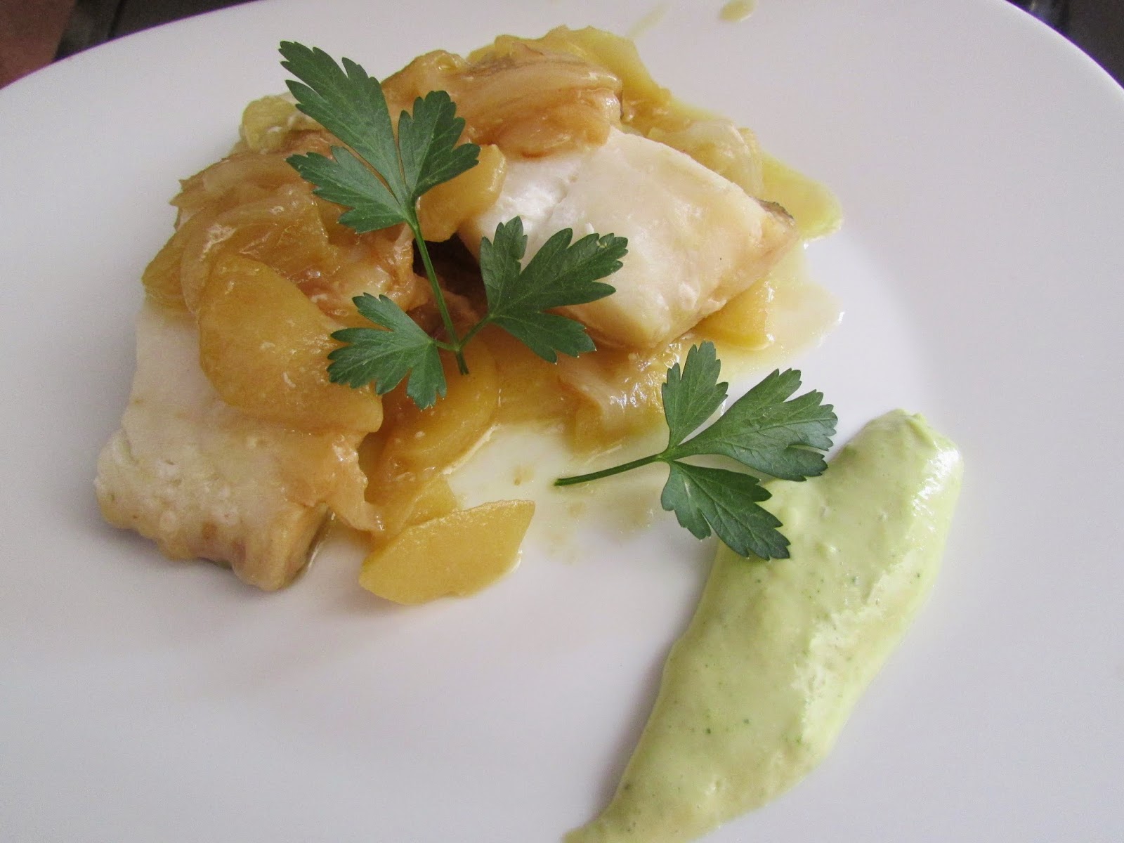 Bacalao Con Cebolla, Manzana Y Alioli De Perejil
