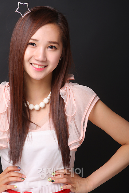 대유다 - Feed Your Hallyu Daily Needs: Hello Venus' Yoo Ara Confirmed Her