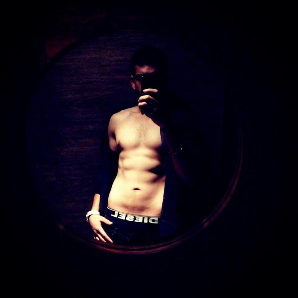 Dare to bare : Hot Indian TV Actors : Karan Kundra