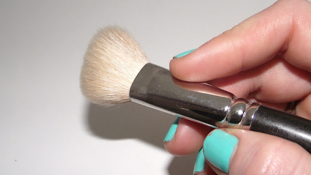 MAC 168 Large Angled Contour Brush Review MAC 168 Large Angled Contour Brush Review