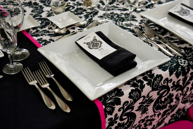 Black and white damask runner piped in pink for black, white, and pink wedding