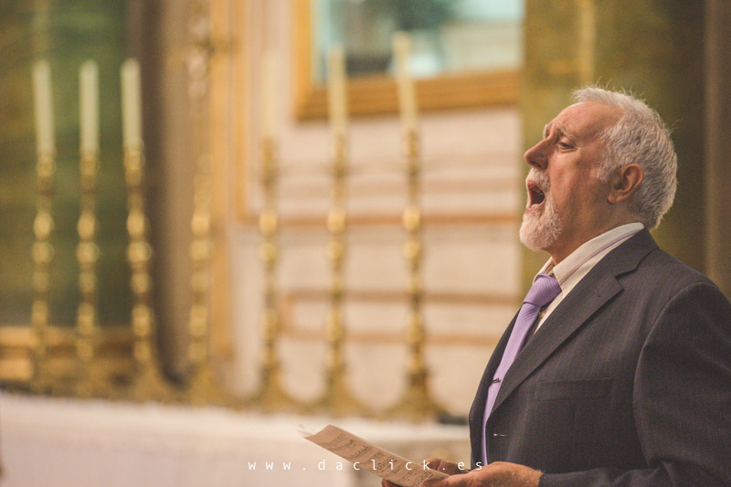 tenor crevillentino cantando en la boda