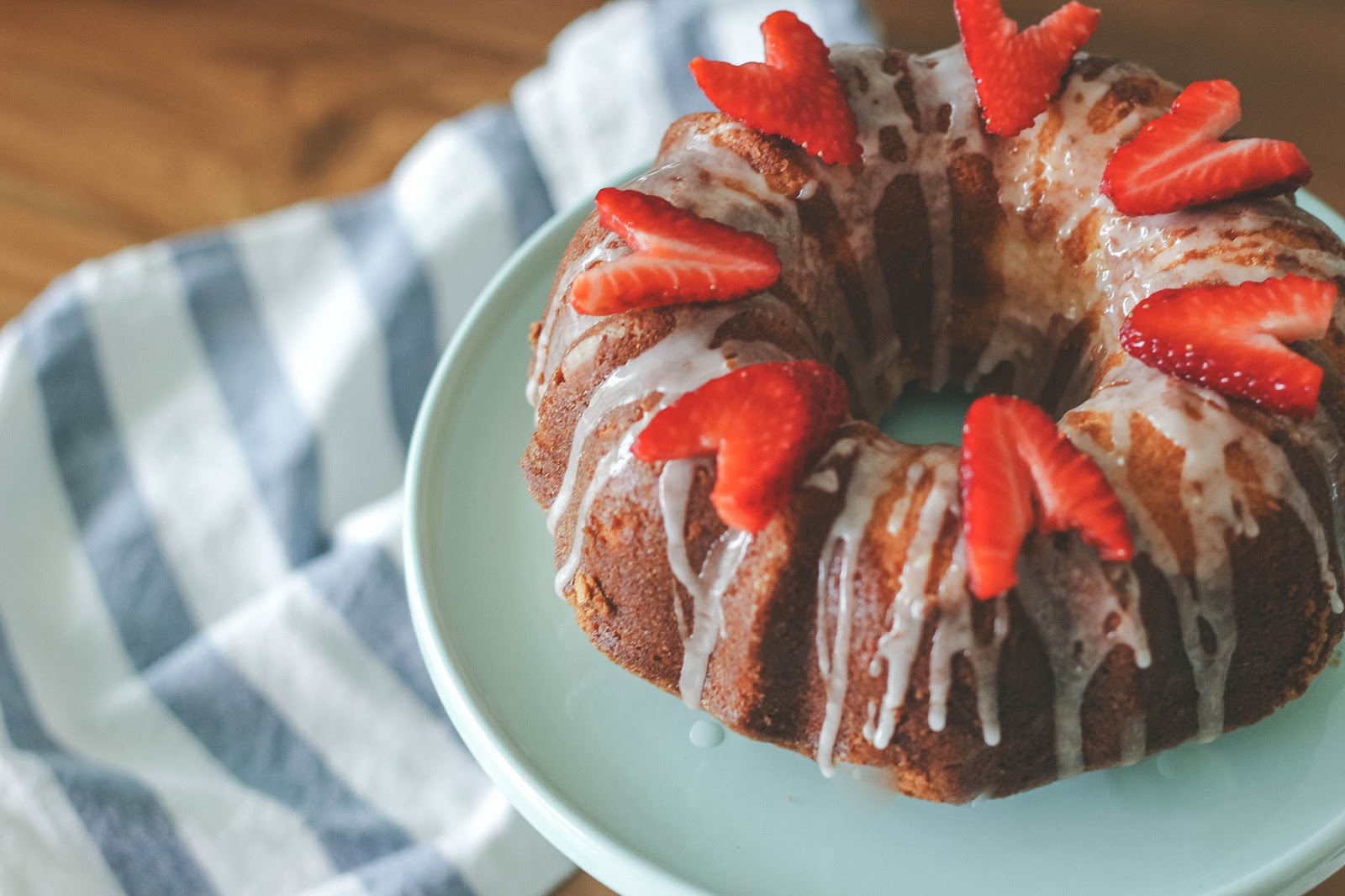 spoonfulofdaisy glazed lemon & thyme greek yogurt bundt cake.