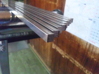 ステンレスパイプ ステンレス鋼材の材料 重量表 規格 サイズ表及び販売のご案内 ステンレス角棒 四角棒 ステンレス鋼材の関根鋼管株式会社