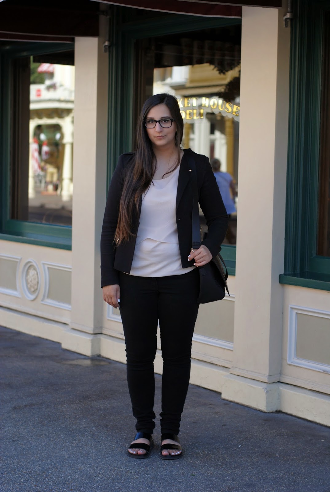 I AM A FASHIONEER DISNEY DAY 2 OUTFIT.