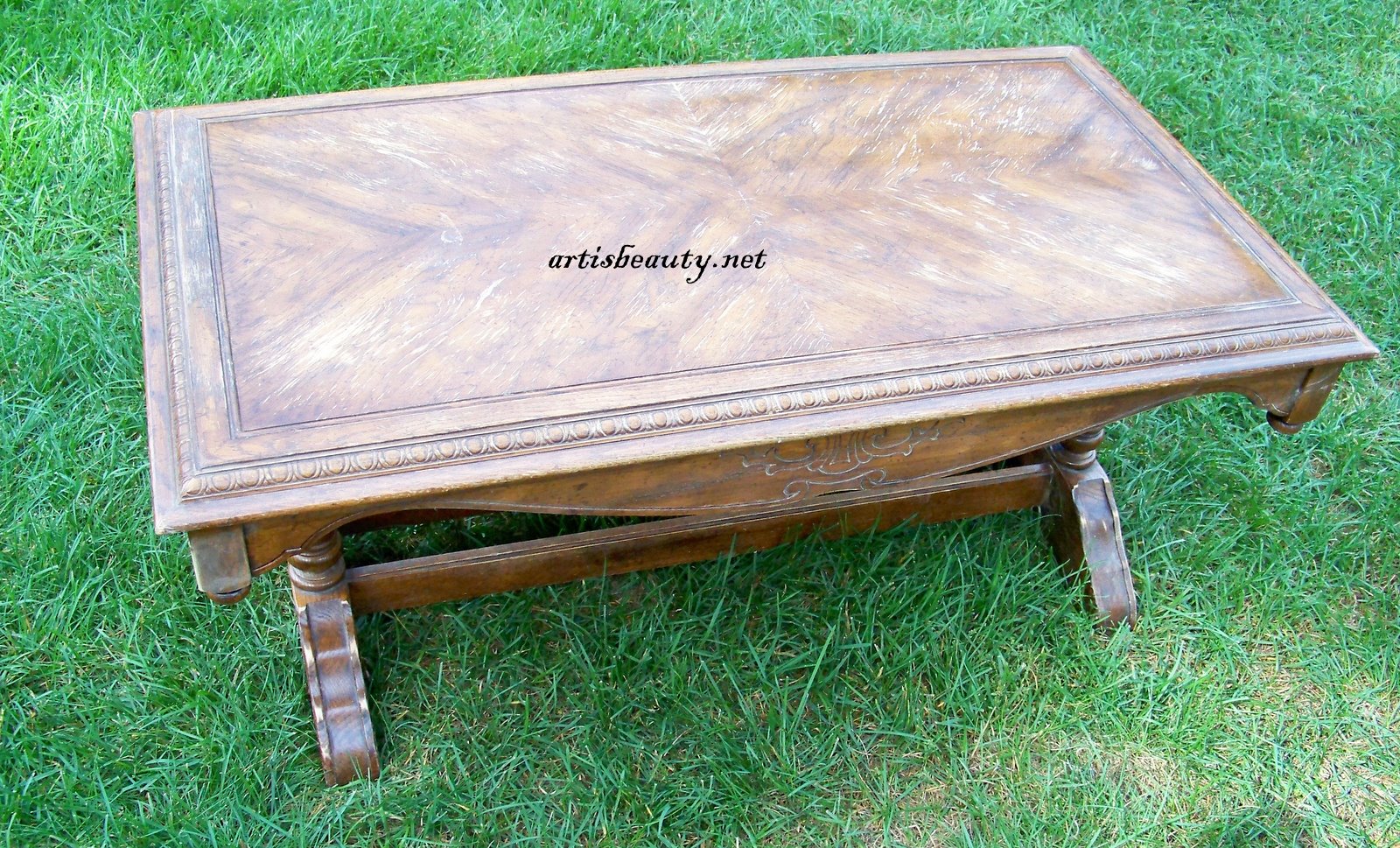 ART IS BEAUTY Goodwill Coffee table