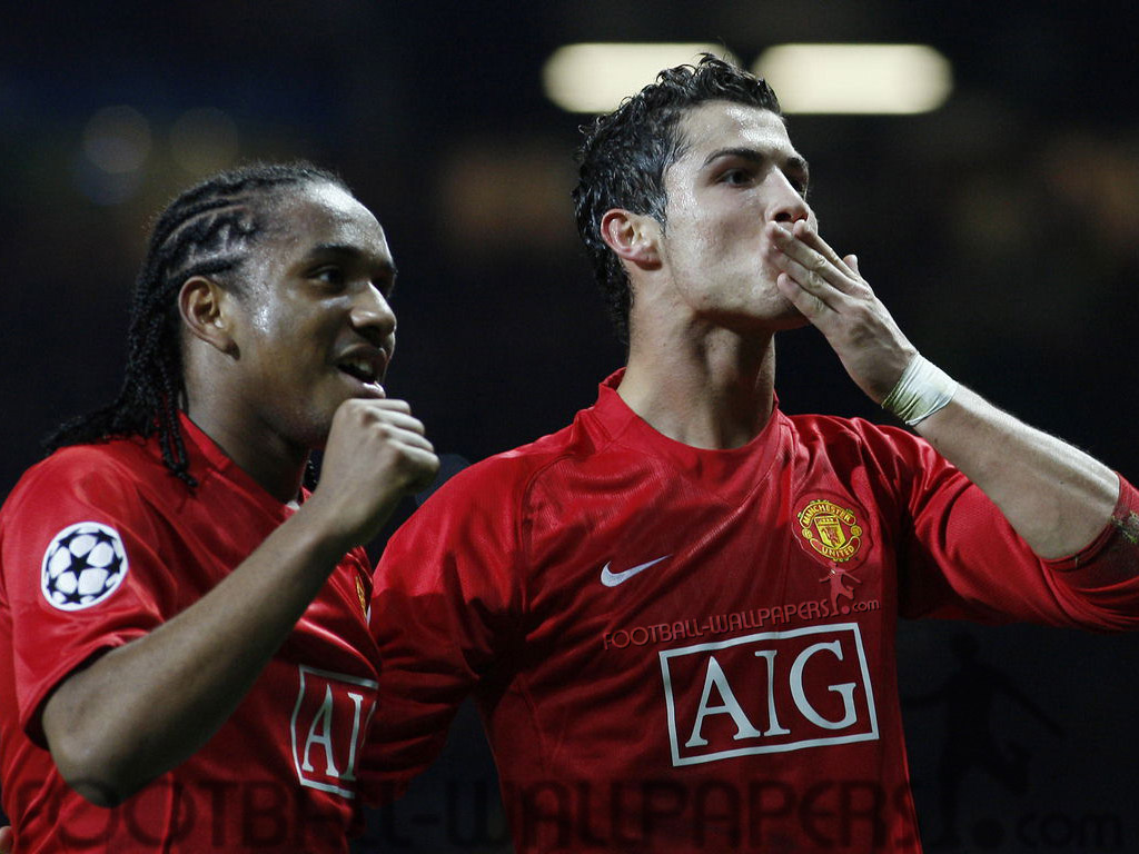 http://1.bp.blogspot.com/-9cKvi74W1KA/TlFJ4mmUSdI/AAAAAAAAIBI/D_BYGlRcs-4/s1600/Manchester+United+Cristiano+Ronaldo.jpg