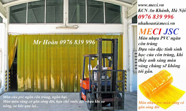 màn nhựa pvc có gân xe nâng qua lại man nhua pvc