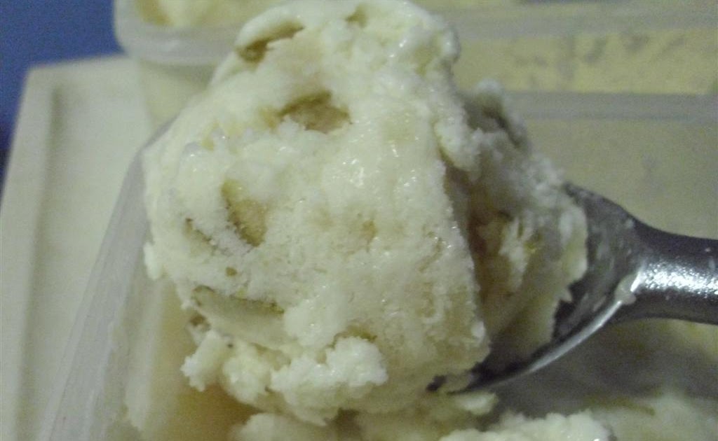 yogurt frozen caramelized pear