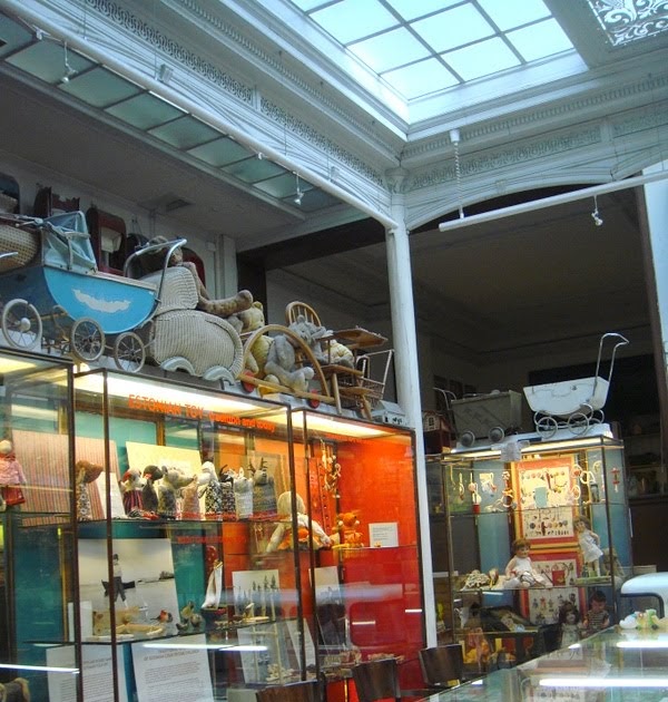 Yarnlot Brussel, Speelgoedmuseum, poppen.Brussels, Toy Museum, dolls