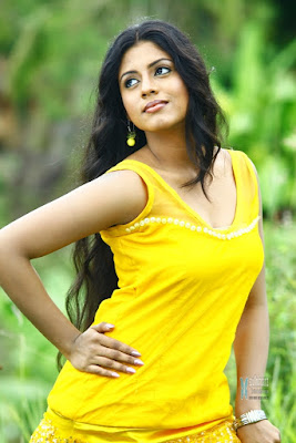 Iniya-Hot-Tamil-Actress
