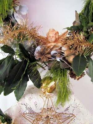 Suziqu's Threadworks: Christmas Blessings, Christmas Lillies and Gifts