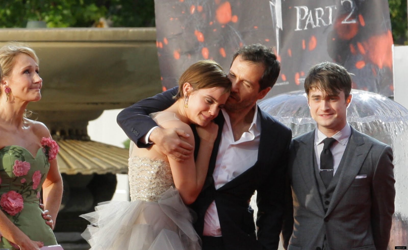 http://1.bp.blogspot.com/-9jmuYuYNYaU/ThZWYn3S3OI/AAAAAAAAP7Q/6-ZVNdglkaA/s1600/74537_EmmaWatson_PremiereofHarryPotterandTheDeathlyHallowsPart2July72011_By_oTTo165_122_359lo.jpg