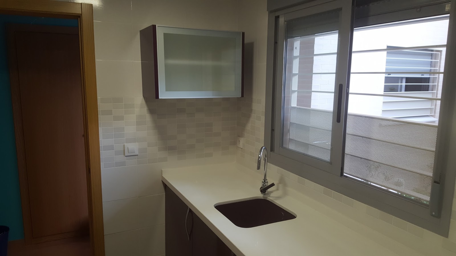 Cocina color violeta y blanco - Cocinas Online