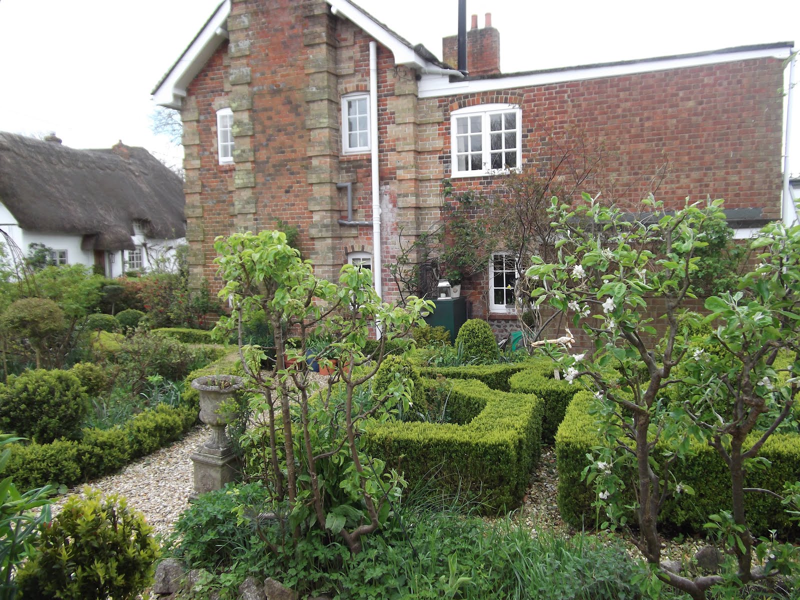 .: How to build your own dream garden and dream home