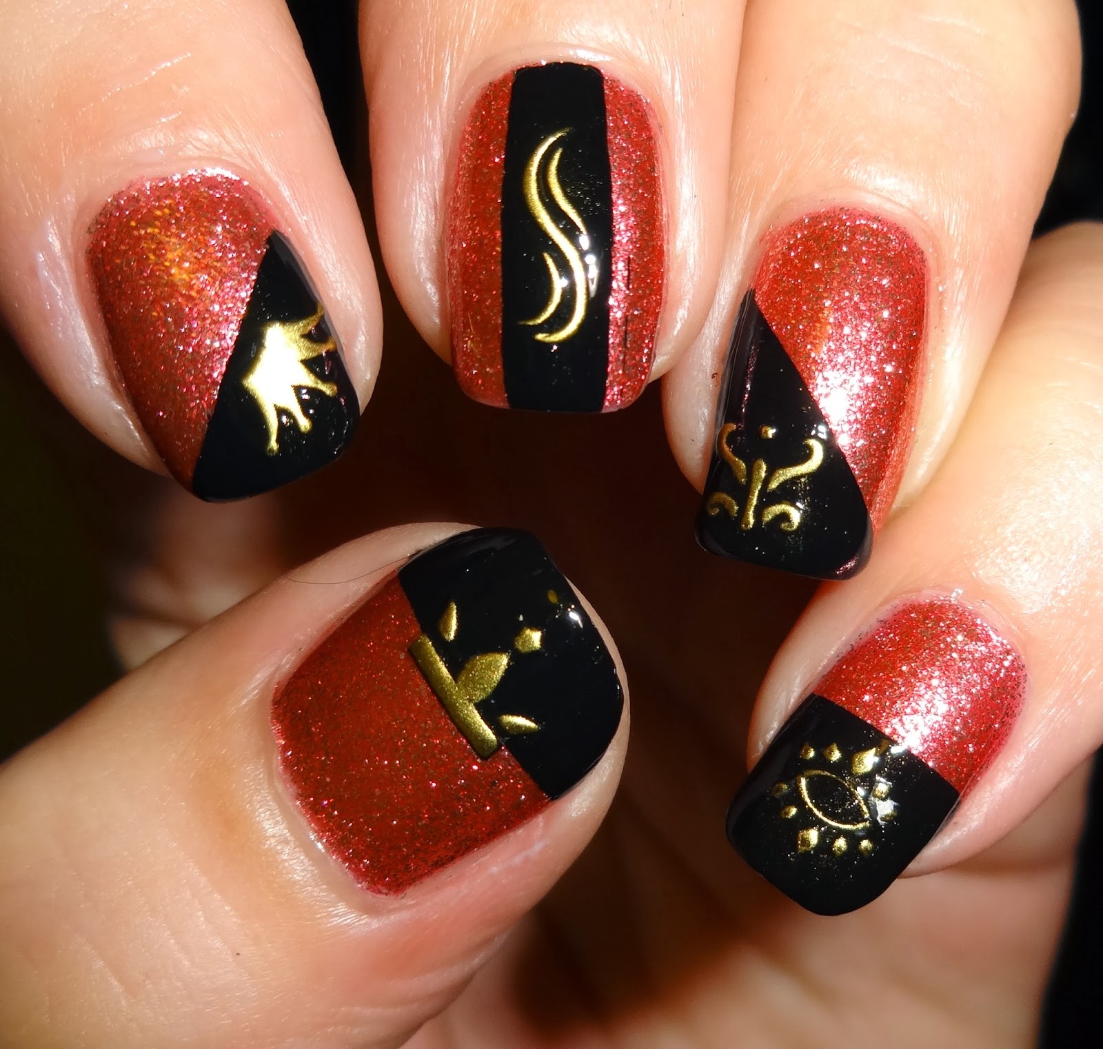 Wendy's Delights Sparkly Nails Golden Crown Metallic Nail Stickers