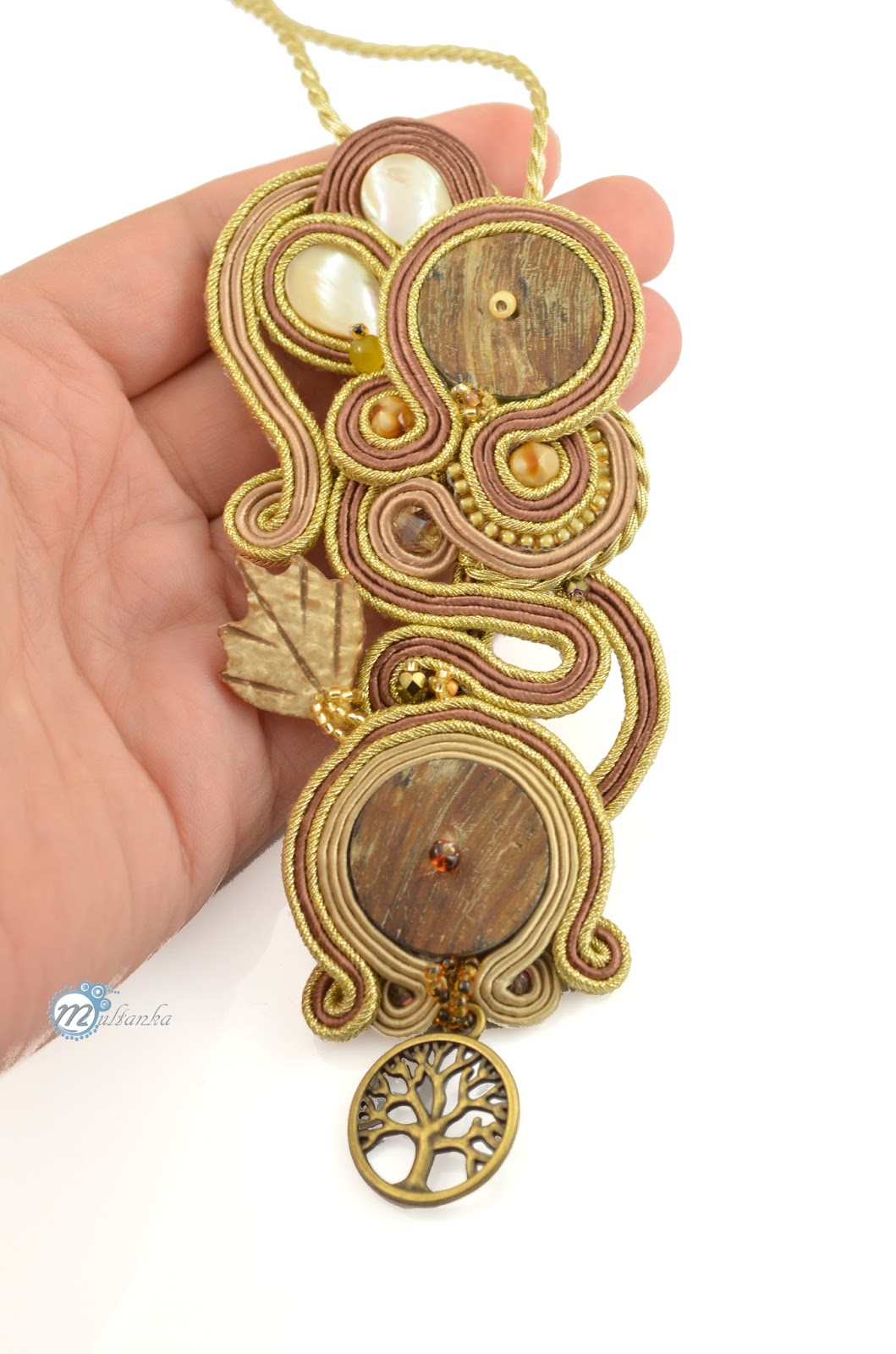 Sutaszowy wisior w odcieniach brązu i zlota. Wykoanie - multanka. Sutaszowy wisior w odcieniach brązu i zlota. Wykoanie - multanka.