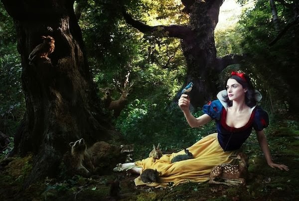 Rachel Weisz interpretando el rol de Blancanieves Rachel Weisz interpretando el rol de Blancanieves