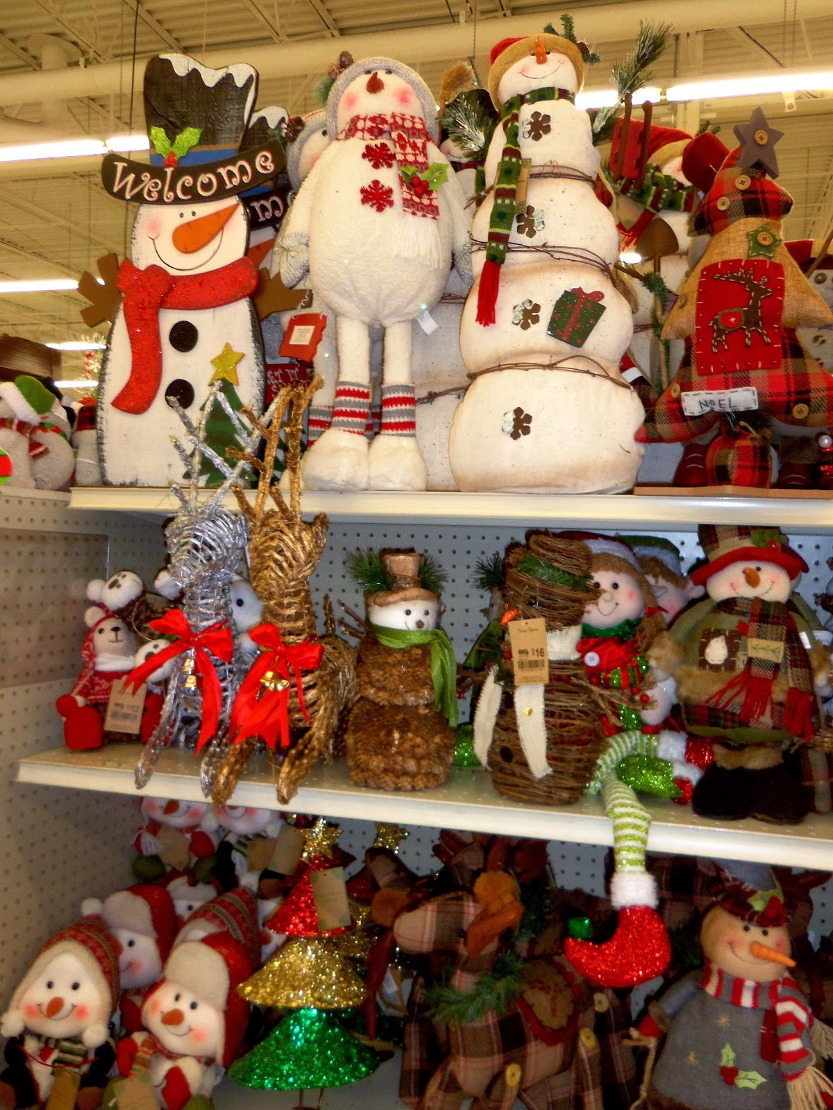 A DEBBIE-DABBLE CHRISTMAS: Christmas in the Stores: Big Lot's