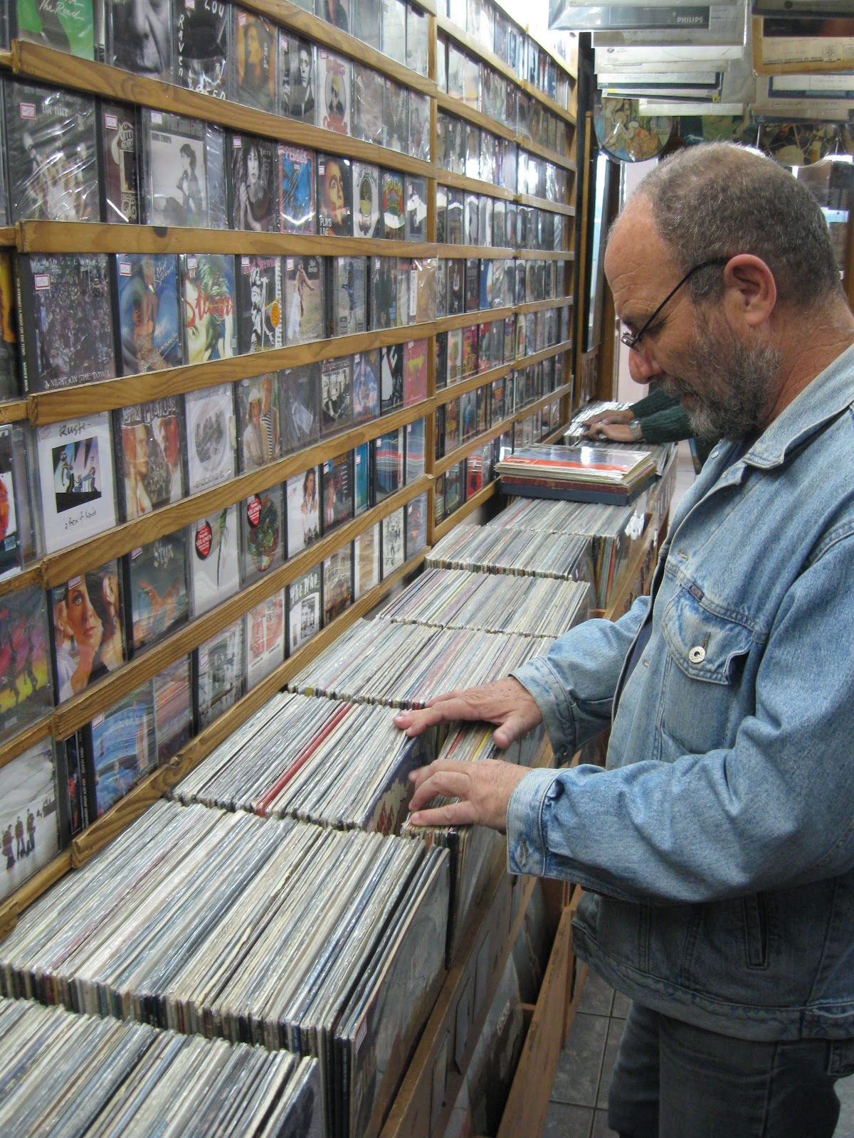 Roqueiro Curitibano SÓ MÚSICA UMA LEGÍTIMA LOJA DE DISCOS EM CURITIBA