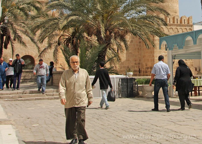 Люди в Тунисе