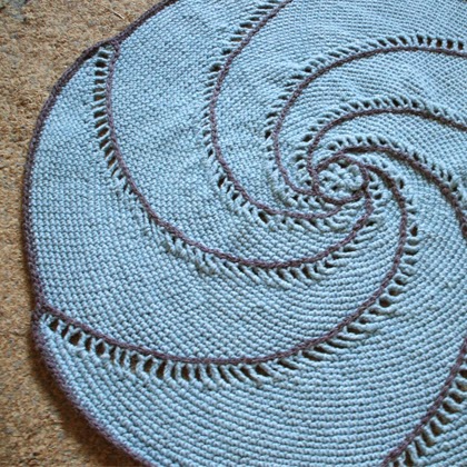Baby Blue - A spiral baby blanket (free pattern) Baby Blue - A spiral baby blanket (free pattern)