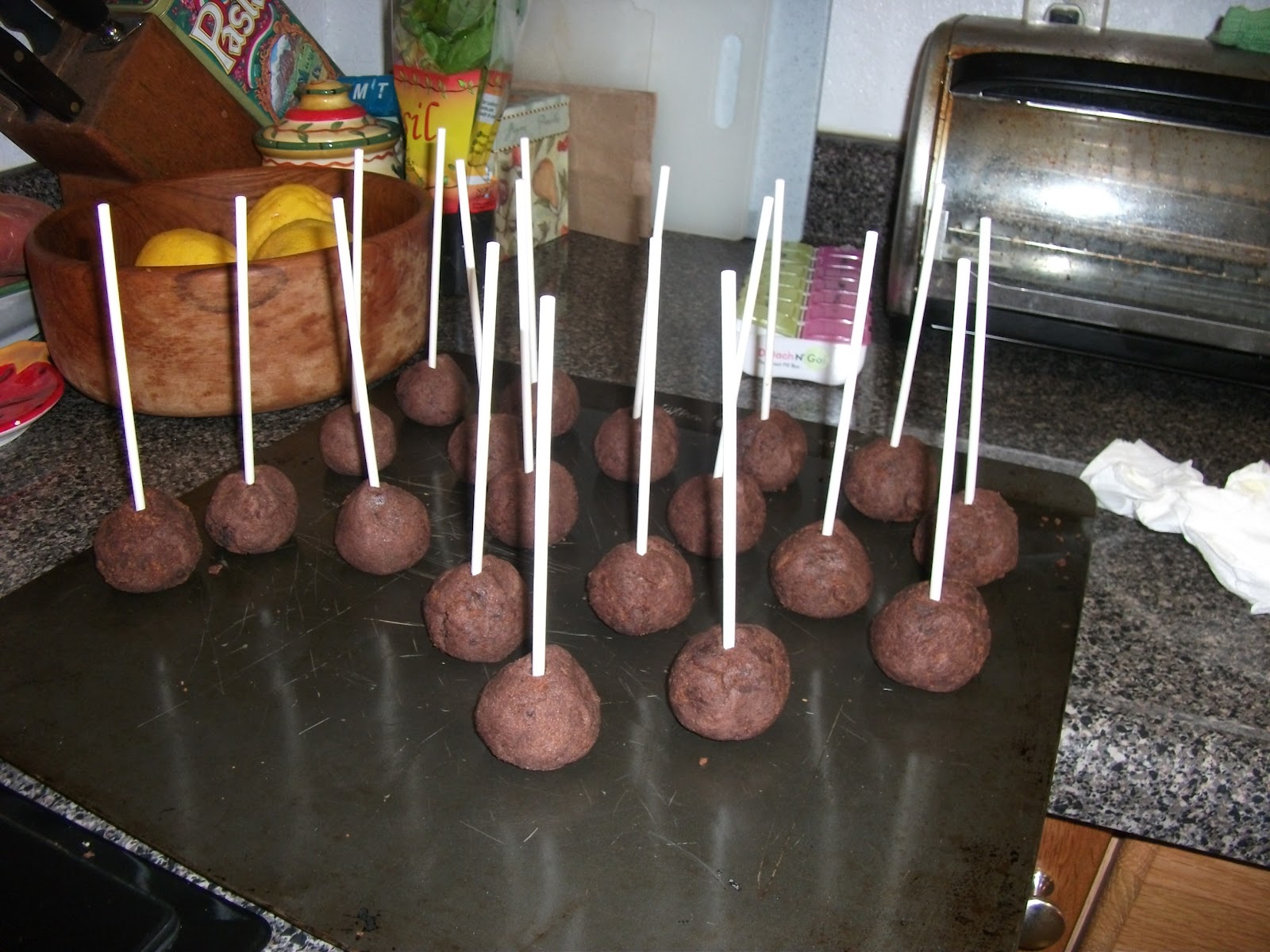 Nat's Adventures in Baking Fail Cake Pop (★ ★ ☆ ☆ ☆)