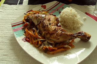 Pollo Horneado Sobre Cama De Vegetales
