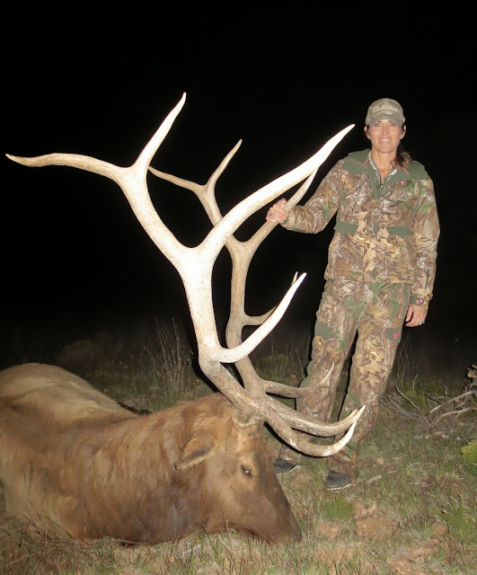 Lori+Benson+AZ+Bull+Elk+Unit+9+Photo+with+Colburn+and+Scott+Outfitters.jpg