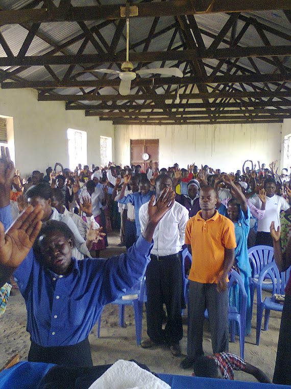 couples praying