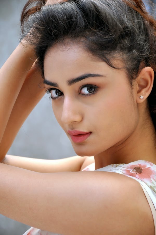Actress Tridha Choudhury Hot Cleavage Show Photos - CAP
